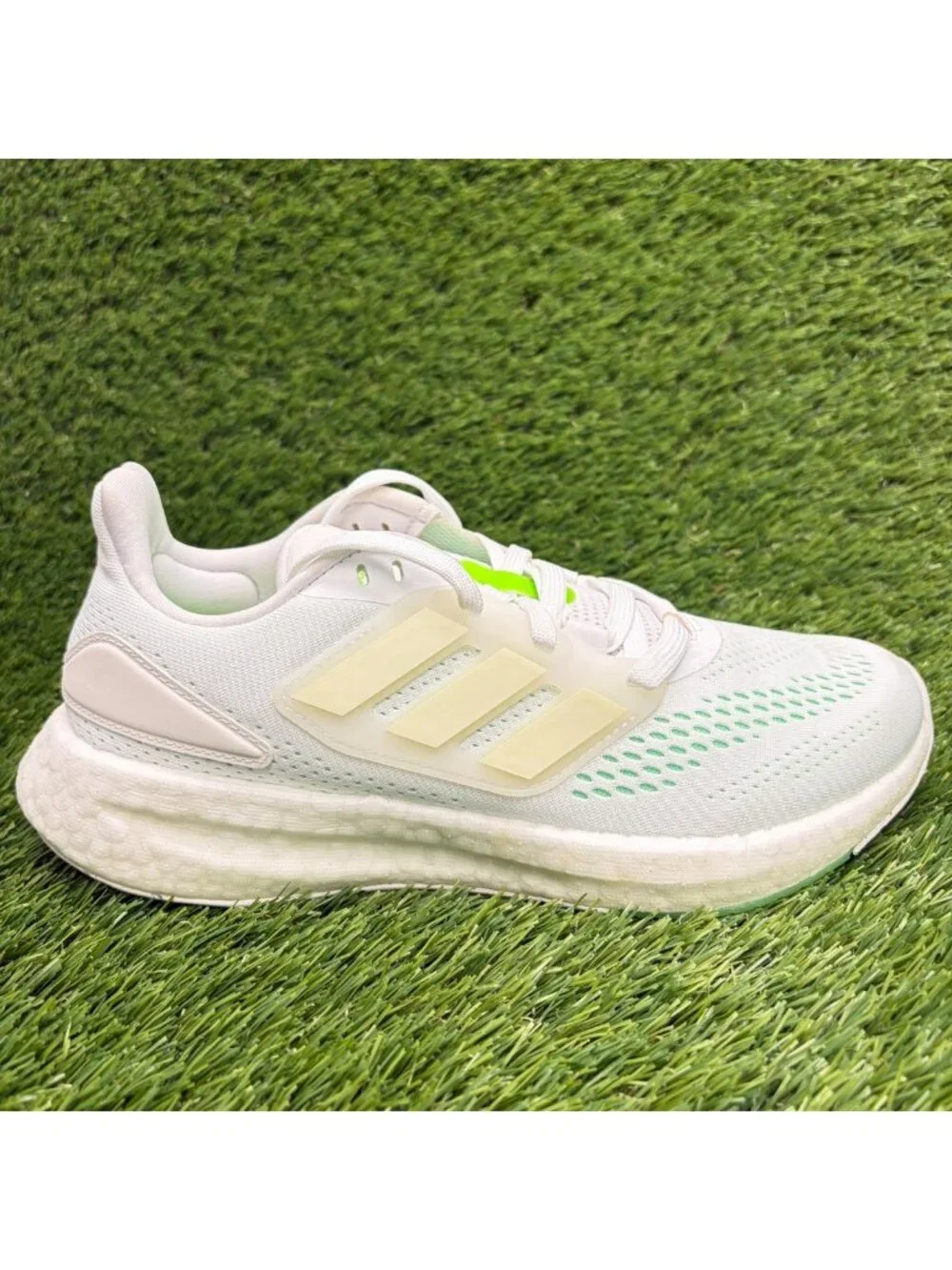 Adidas PureBoost 22 Mens Size 5.5 White Green Athletic Running Shoes Sneakers